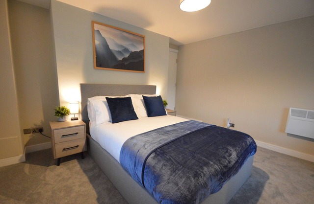 Modern Liverpool City-Center Flat with Parking