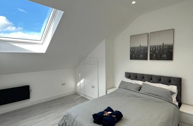 Modern London Apartment - direct links to Central London