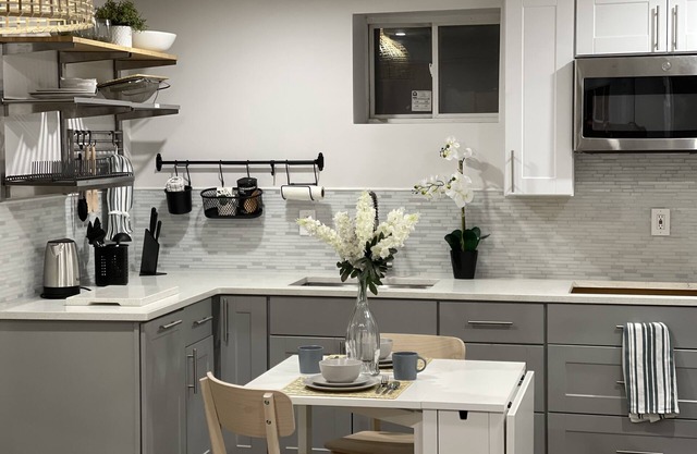 Modern long island guest suite