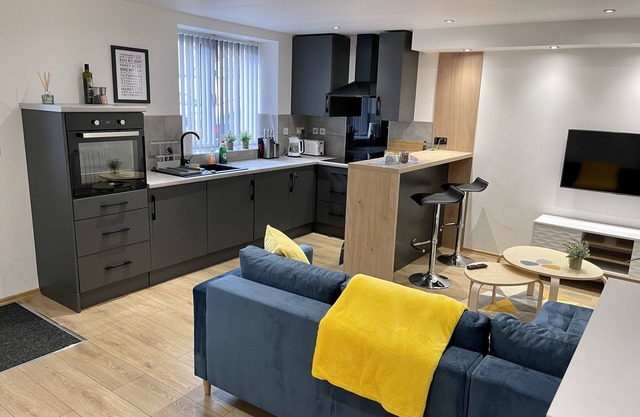 Modern lux apt newly decorated with free car park