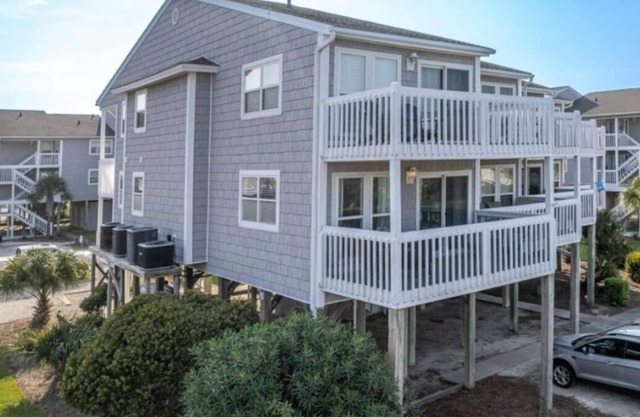 Modern, luxurious 1-bedroom condo in stunning Ocean Isle Beach