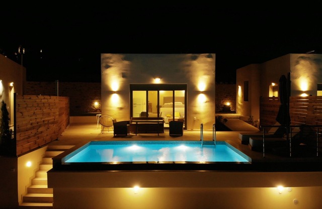 Modern luxurious suite with private pool and sea view, Suite (FE)
