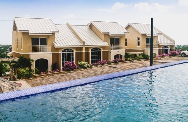 MODERN LUXURY SUITES 2 BR/2BA/COZY/GATED/INFINITY POOL/24/7 SECURITY