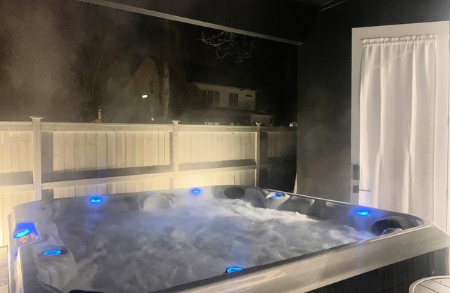 Modern Luxury Tiny House w/Private Hot Tub, Spa Shower & Designer Touches