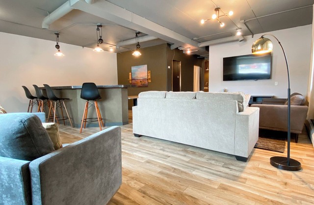 Modern meets historic charm! Unique stay in historic little town on the prairie