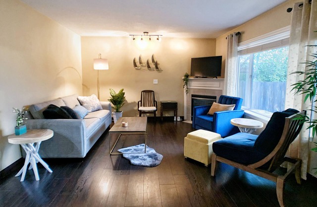 Modern Meets Vintage - 3Bed/2.5Bath in Bethany