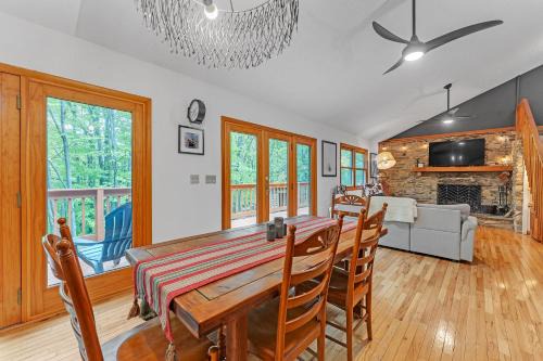 Modern Mountain Retreat Near Dolly Sods & Skiing home