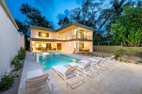 Modern New Villa in Playa Potrero Close to Beach