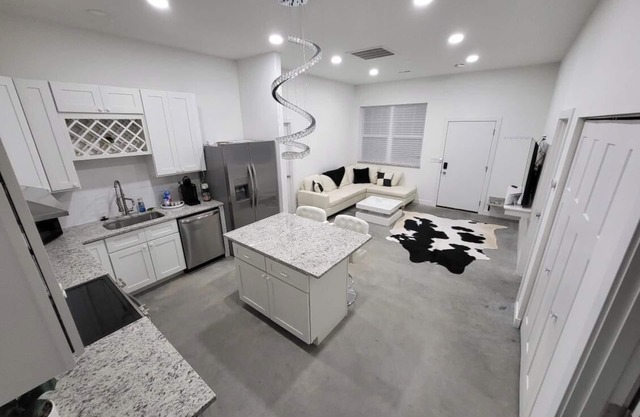 Modern Newly built 2-bedroom house minutes from downtown ParknHills