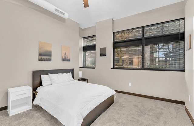 Modern & Nice Place in Kansas Free Parking & WiFi Clean Comfortable and Quite