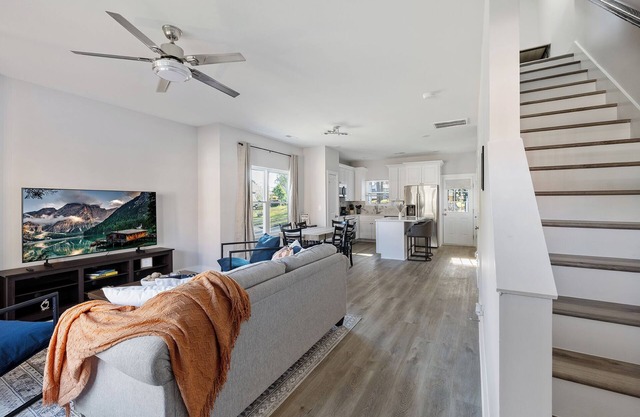 Modern Oasis Full Duplex 6 Bed 4.2 Bath, Walk to DT