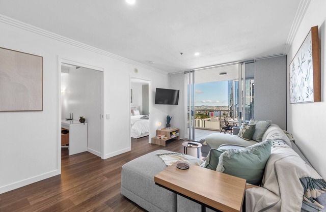 Modern on Mary! 1Bed/1Bath/Study/1Car/Views ~ CBD