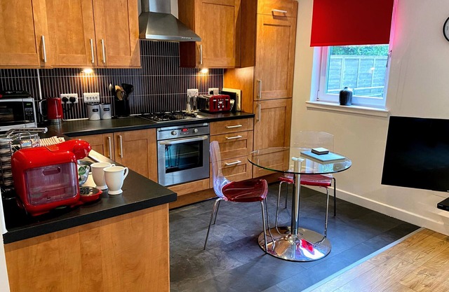 Modern one-bed apartment in quiet location. Free car parking space. Sleeps 2.