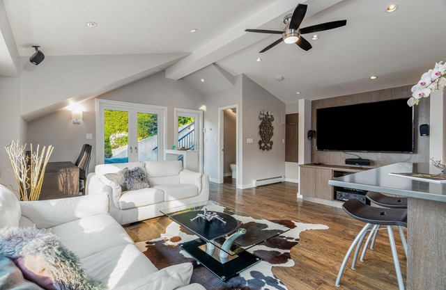 Modern open concept design with breathtaking panoramic city skyline & ocean view