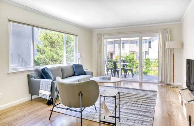 Modern Palo Alto 2BR w/W/D & Garden, near FB & Google, by Blueground