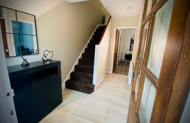Modern-PetFriendly-privateGarden-Family-20MinToLDN