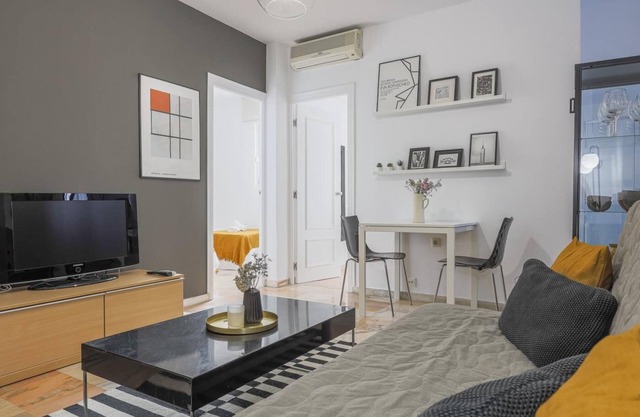 Modern & quiet apartment in typical Sevilla house