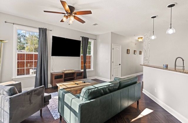 Modern Retreat - Pet Friendly