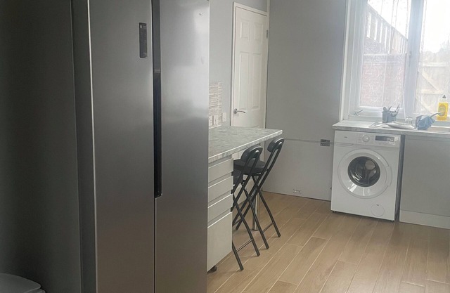 Modern Rooms to rent in refurbished house with great transport links