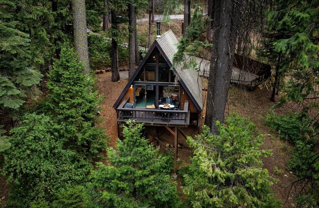 Modern Rustic Lofted A-frame+Spacious Deck+Great Views+Central Heat+Wood Stove
