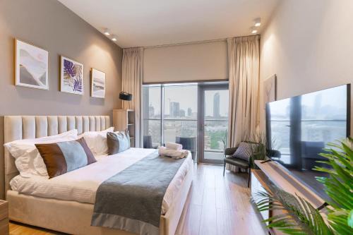Modern Space With Free WiFi & Parking