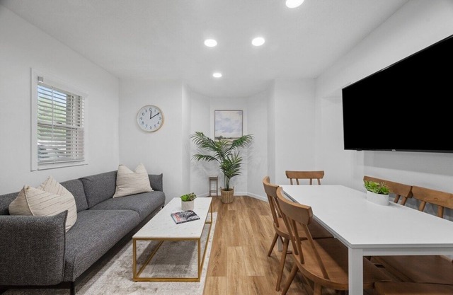 Modern & Spacious 4 Bdr Apt in Gibsonia/Pittsburgh