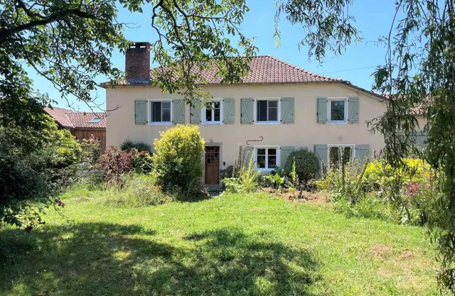 Modern, spacious Des Cîmes gîte in beautiful natural surroundings