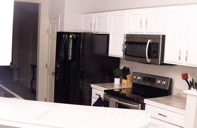 Modern & Spacious Townhome in University Area