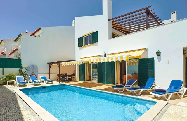 Modern & Spacious Villa, A/C, Private Pool, Roof/Sun Terrace - 15mins walk to Restaurants & Beach!
