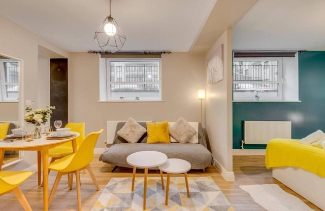 Modern Stevenage flat town centre 4people family