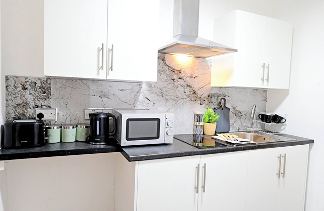 Modern Studio Apartment - Near Luton Station
