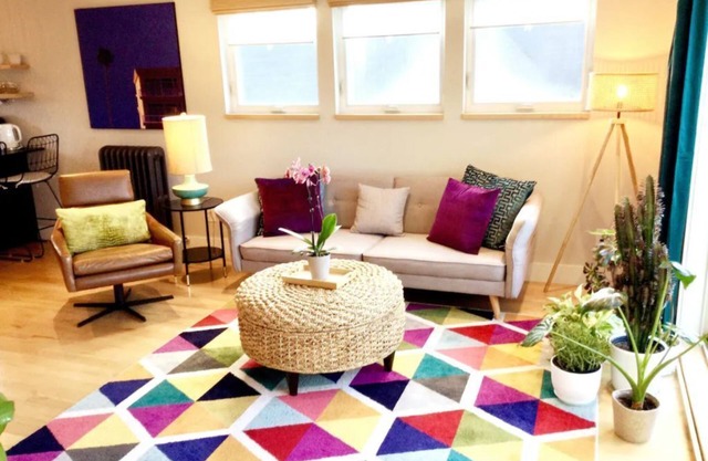 Modern & Sunny House Steps from the Promenade. Private Parking!