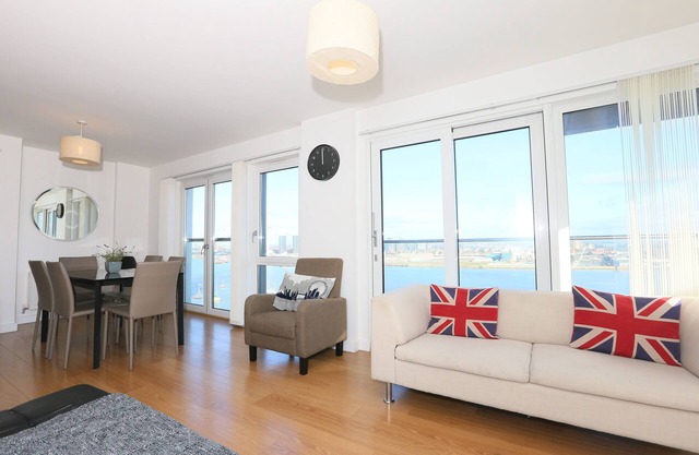 Modern Three bedroom apartment R0168
