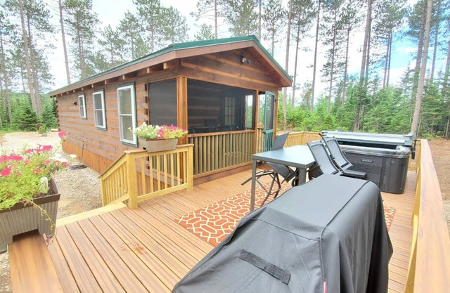 Modern Tiny Home Cabin w/ Hot Tub next to Titus Mtn Ski & Malone Golf Club