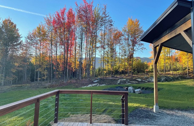 Modern Top of the Hill 2-bedroom house in Morristown, 10 Min drive to Stowe