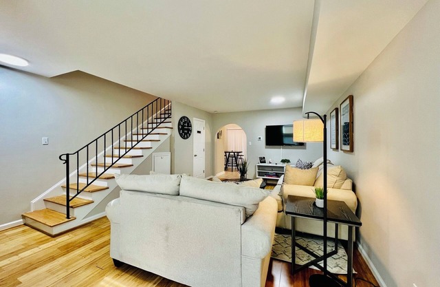 Modern Townhome w/Balcony Walk to FUSE Stadium