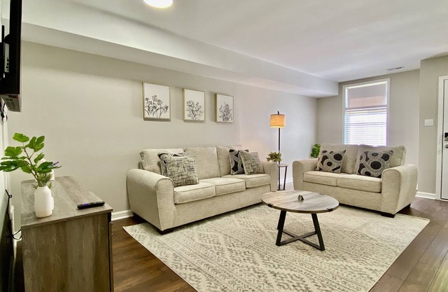 Modern Townhome w/Balcony Walk to FUSE Stadium