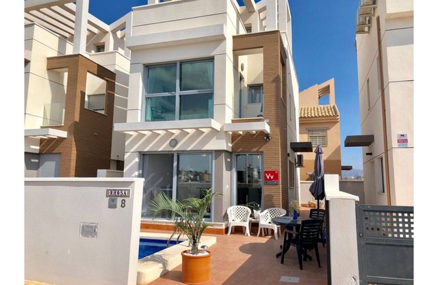 Modern Villa with sea views, close to beach. Air Con, Internet, WiFi & Sunsets !