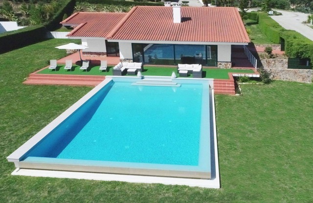 Modern villa at walking distance to the river dam of Castelo de Bode