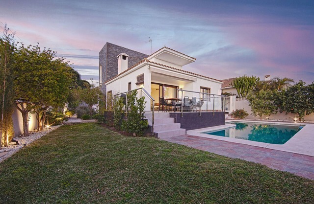 Modern villa close to the beach in Costabella, Marbella