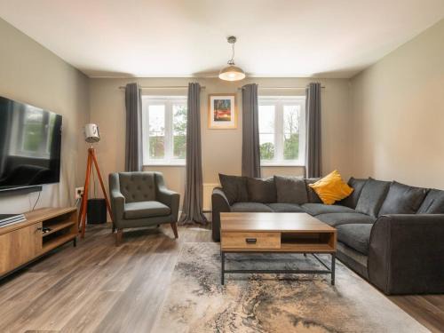 Modern, Well Presented 2-Bedroom Apartment, With Parking, Opposite Nirvana Spa