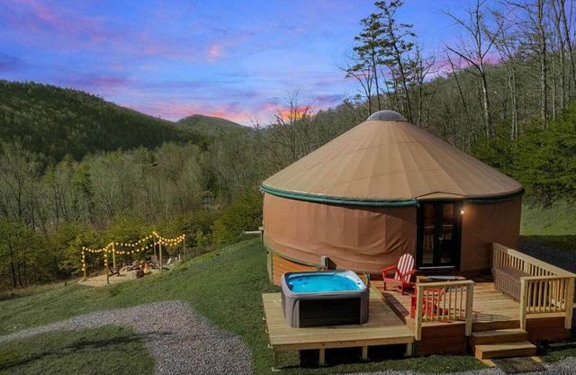 Modern Yurt w River Access, Hot Tub, WiFi & Grill