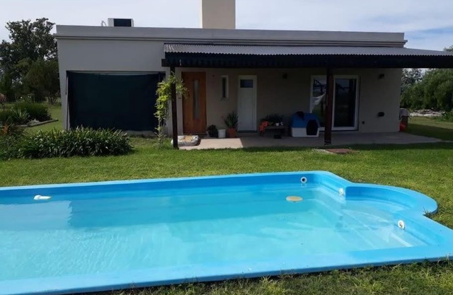Moderna casa de campo con pileta en Pergamino