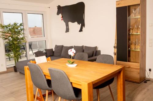 Moderne 3 Zimmer Wohnung Panorama mit großem Balkon für 4Personen inklusive Wifi und Parkplatz