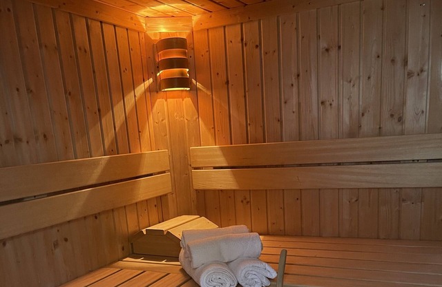 Modernes Apartment mit Whirlpool Gartensauna