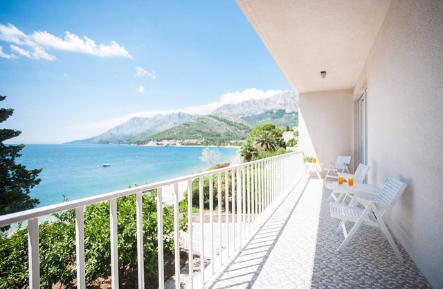 Modernist beach villa with quiet Mediterranean terraced gardens