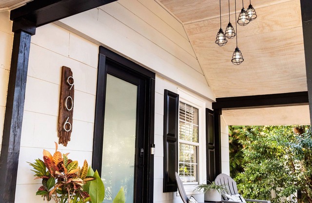 Modernized 2BR Historic Home w/King bed