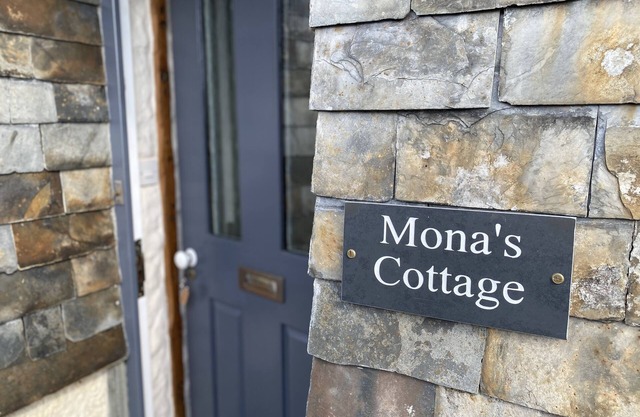 Mona's Cottage - Private Parking, Sea Views, Garden & Close To Harbour & Beach