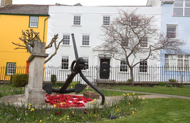Monmouth House Old Town Lyme Regis parking garden16 guests beach Pets Hot tub