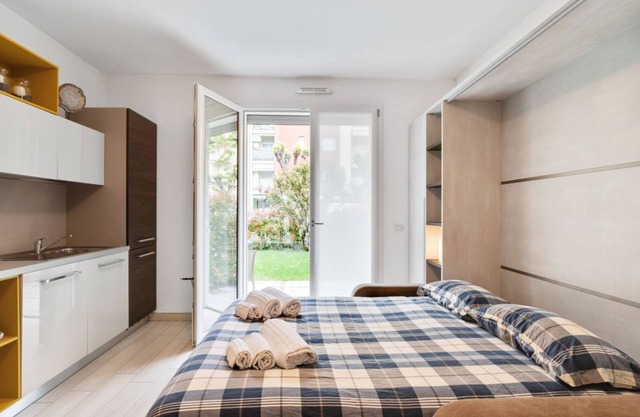 Monolocale con Giardino, AC e Garage Privato!